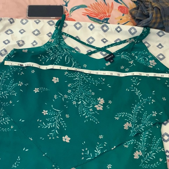 Gorgeous green Torrid Sleeveless Top Size 0 - Picture 7 of 8
